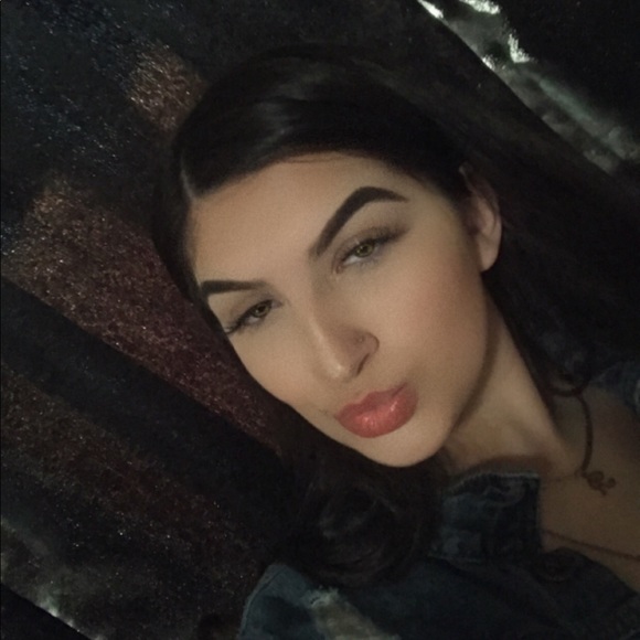 Meet your Posher, Paige - Picture 1 of 1